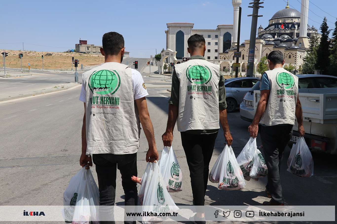 Hope Caravan distributes meat from sacrificed animals to needy in southeastern Türkiye